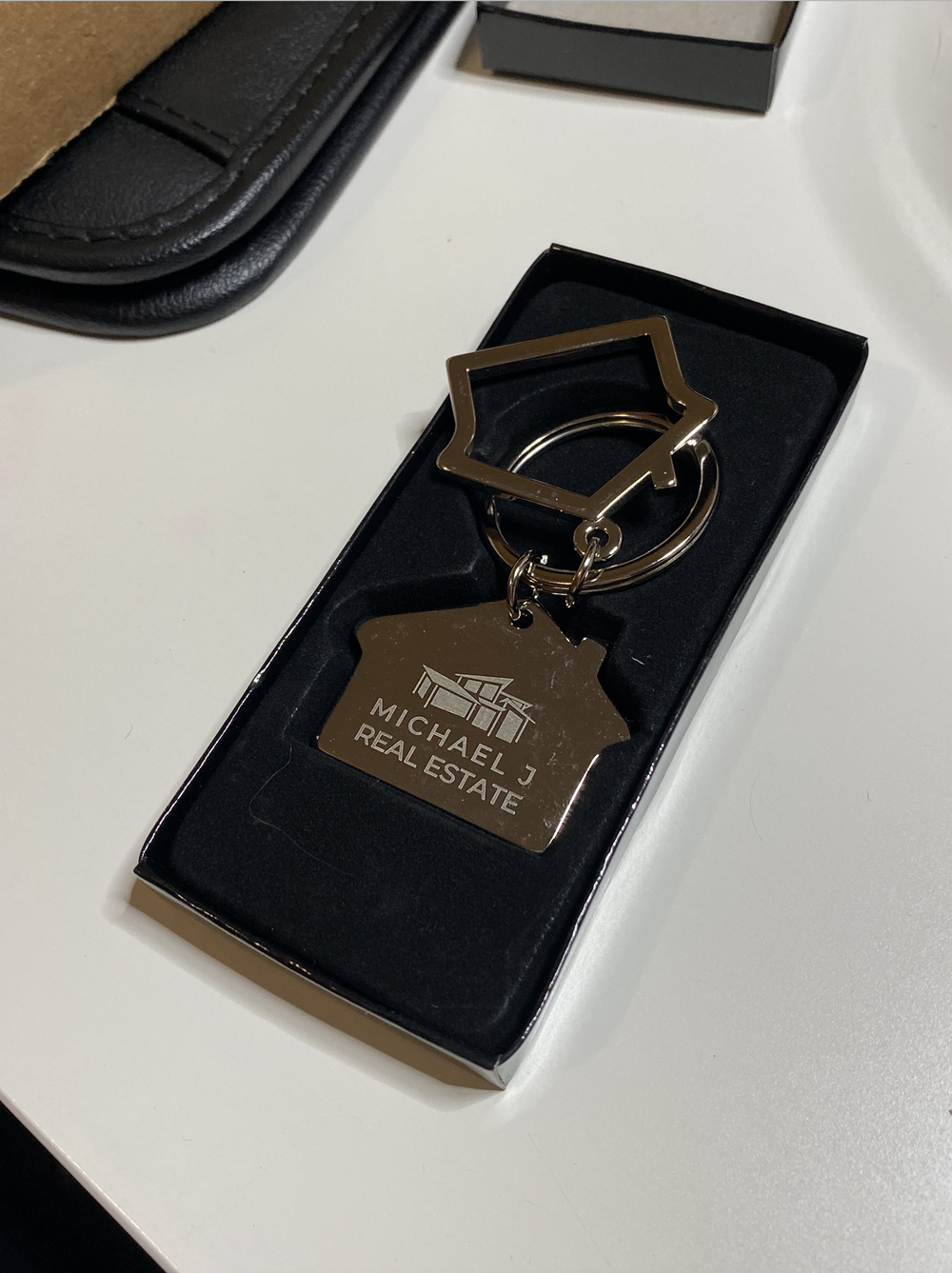 Customer photo from Vayna of our Lip Balm Tub - 100-Pieces, a key chain in a box